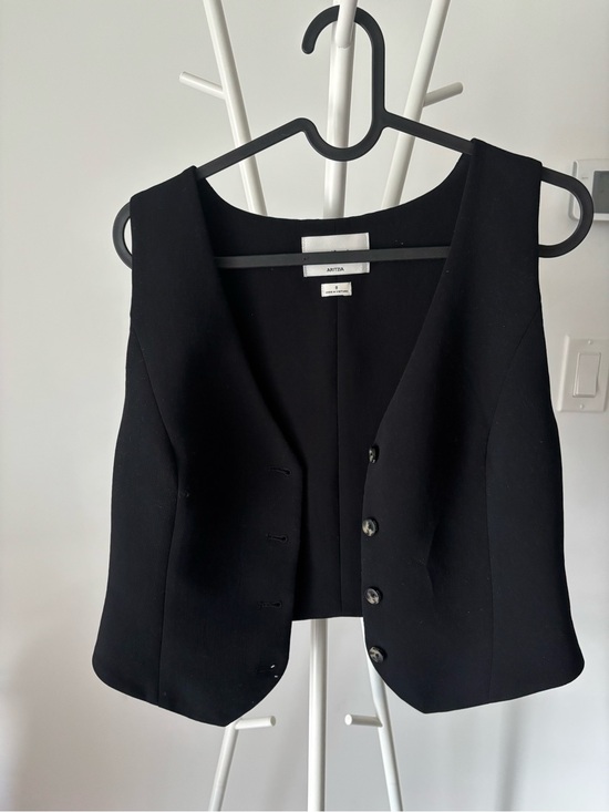 Aritzia Tops - Aritzia Wilfred Black Sleeveless Vest